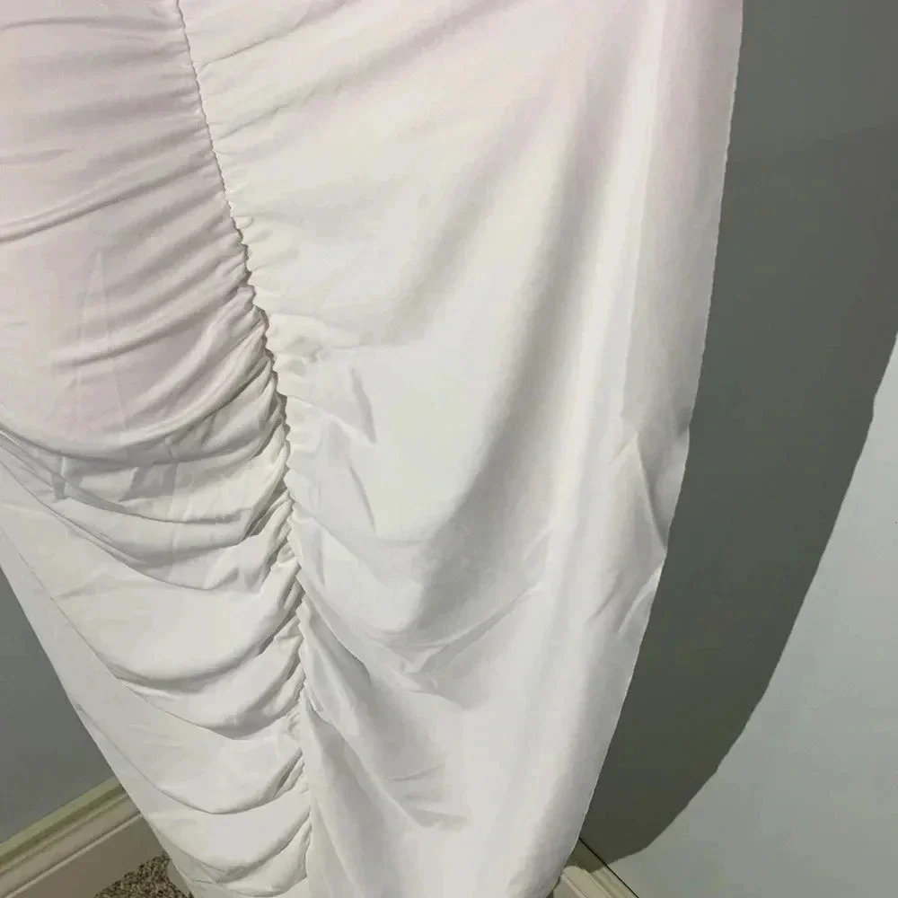 Ruffles white dress one sleeve size M - Picture 3 of 3